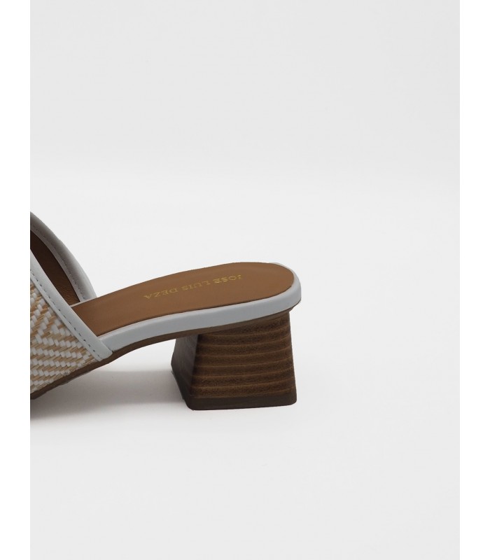 Sandalia blanca-arena