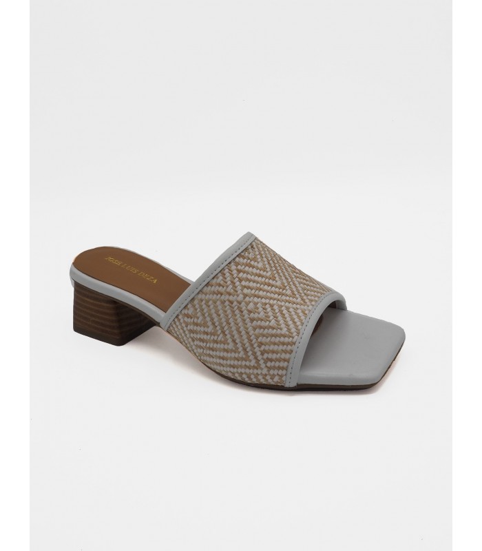 Sandalia blanca-arena