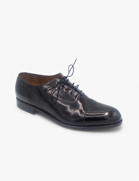 Black shiny leather shoe José Luis Deza