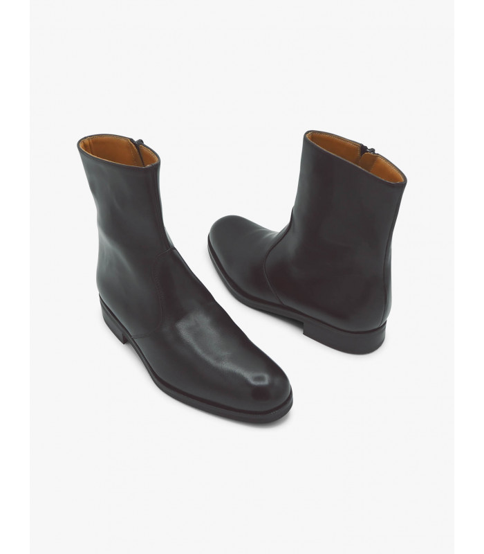 Black leather ankle boot José Luis Deza