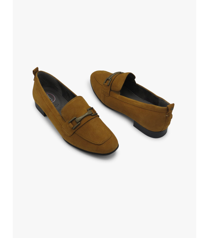 Mocasin ante camel