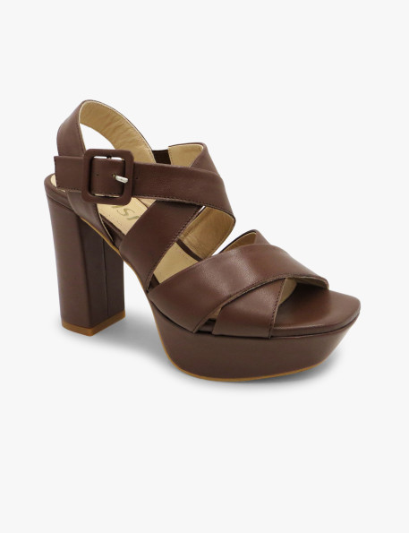 Sandalia plataforma caoba