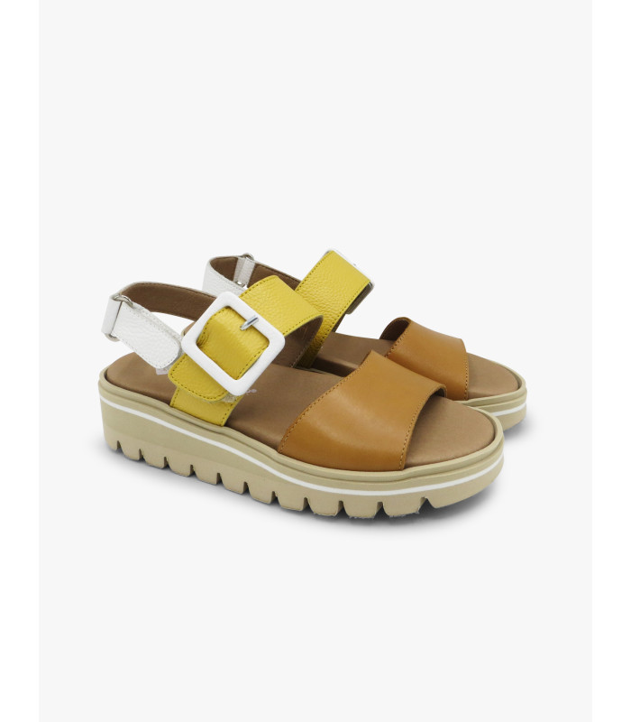 Sandalia hebilla cuero