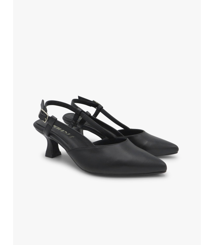 Salón abierto negro