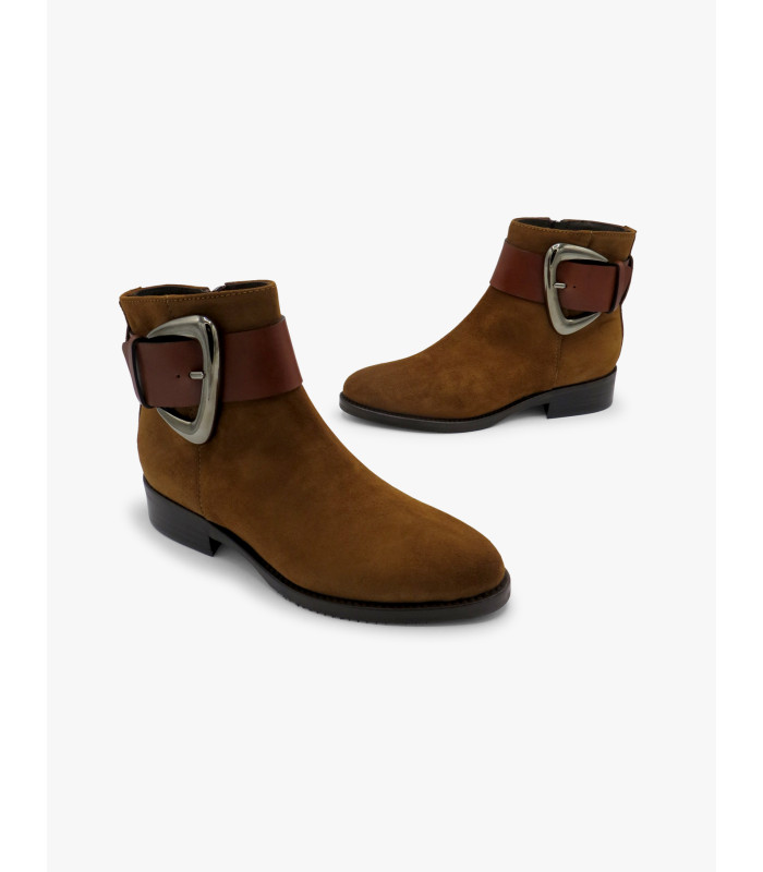 Botín hebilla castaño