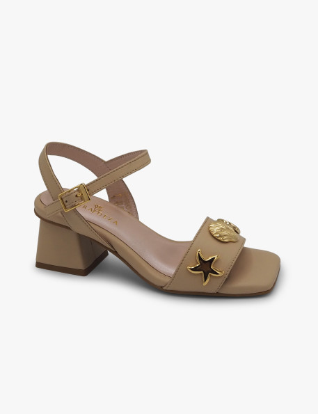 Beige sandal Laura Deza