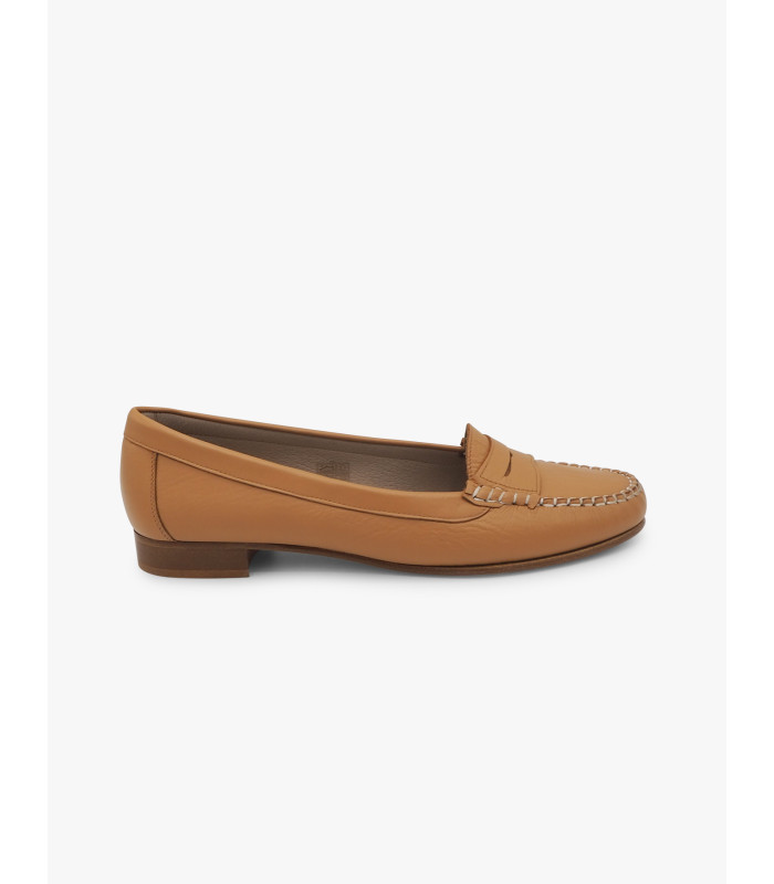 Tan loafer Laura Deza