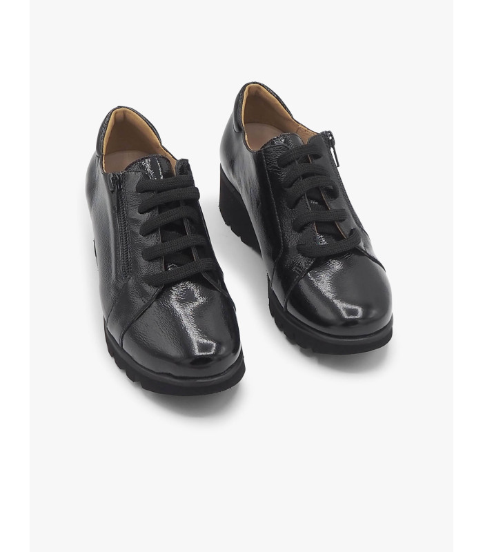 Deportivo charol negro