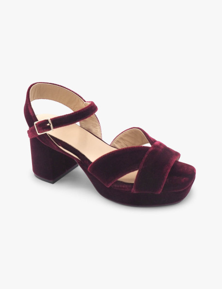 Sandalia terciopelo granate