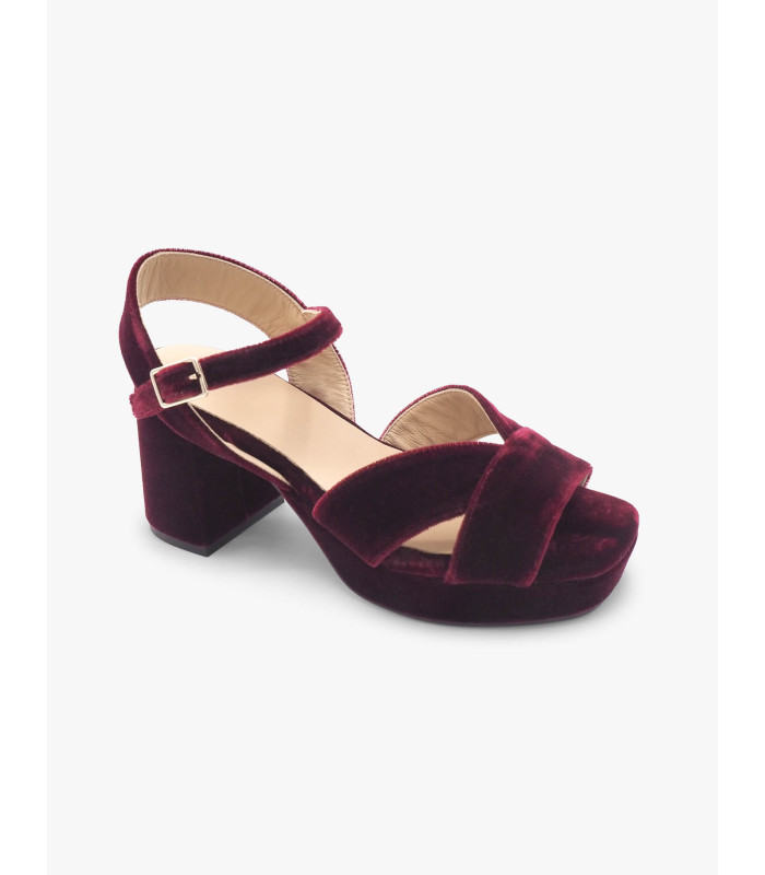 Sandalia terciopelo granate