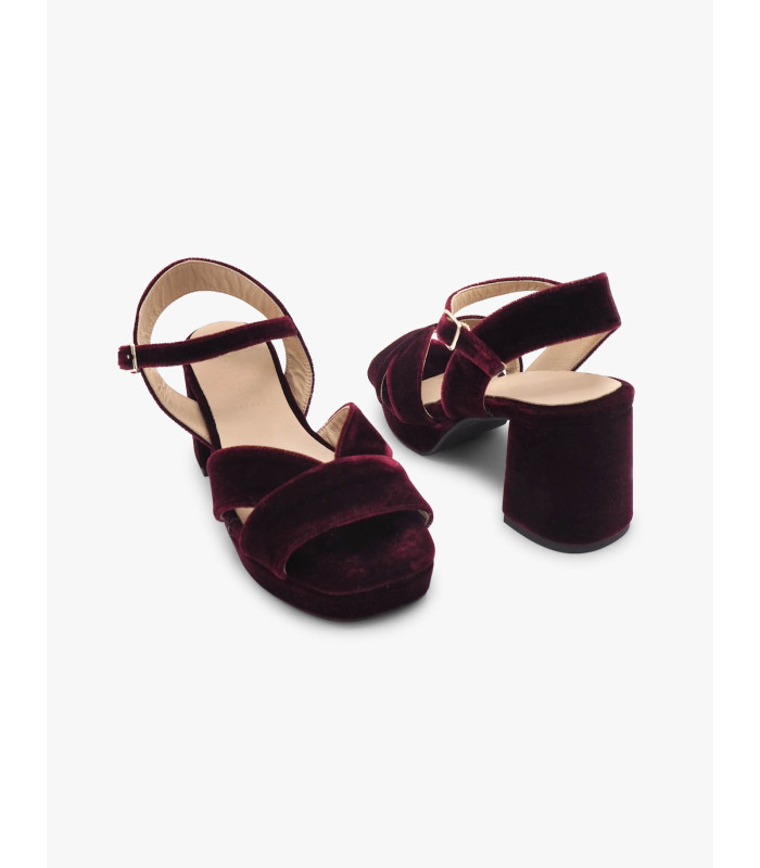Sandalia terciopelo granate