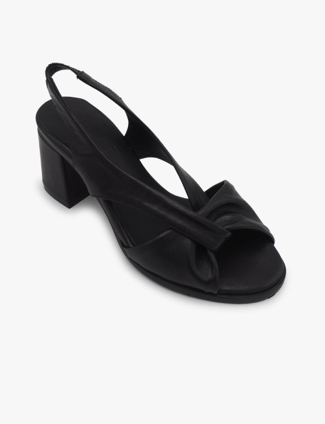 Sandalia negra
