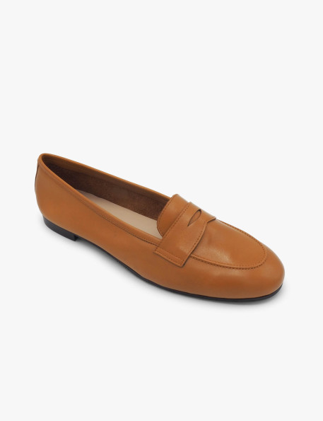 Tan penny loafer Laura Deza