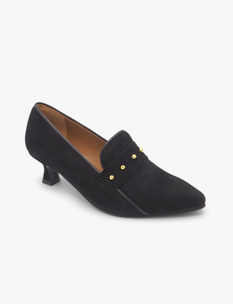 Mocasín ante negro