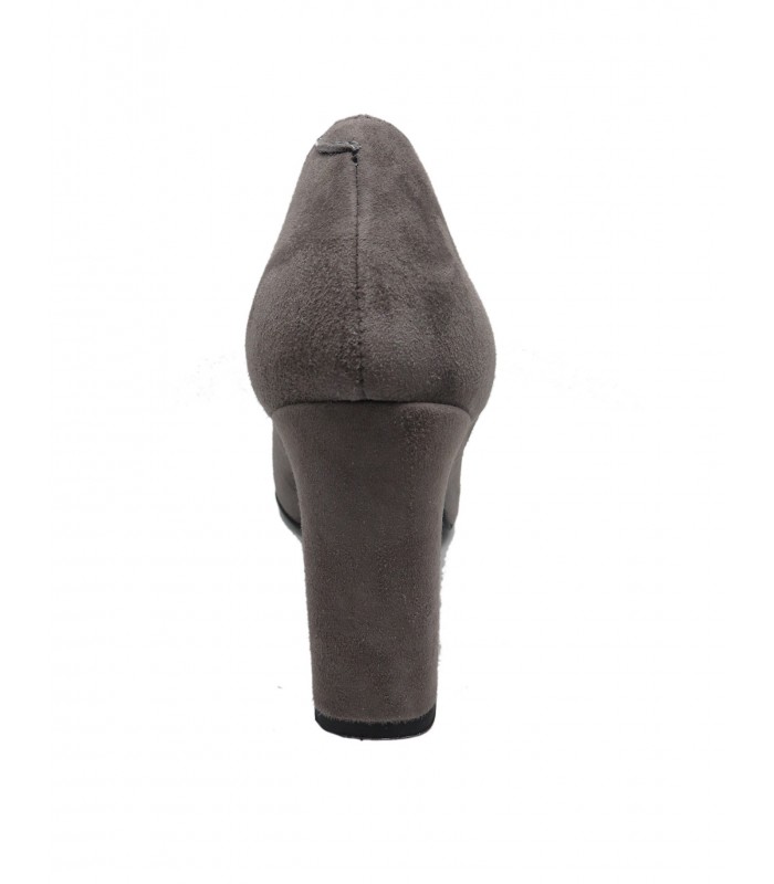 Grey suede shoe - image 4