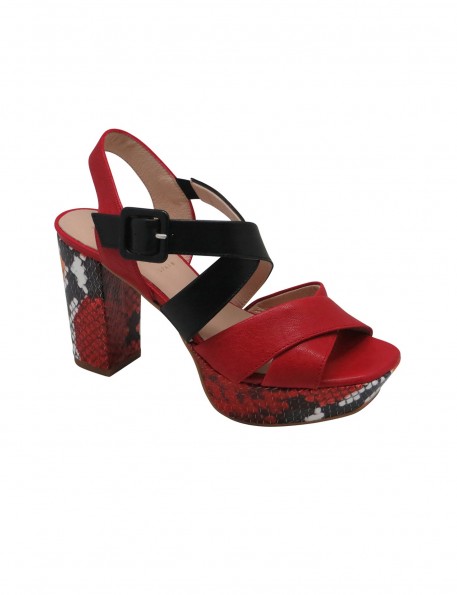 Sandalia roja y negra