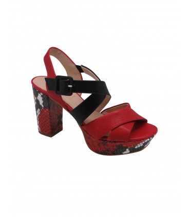 Sandalia roja y negra